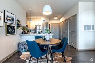 2BR, 2BA - 1020 SF - The Address Galleria