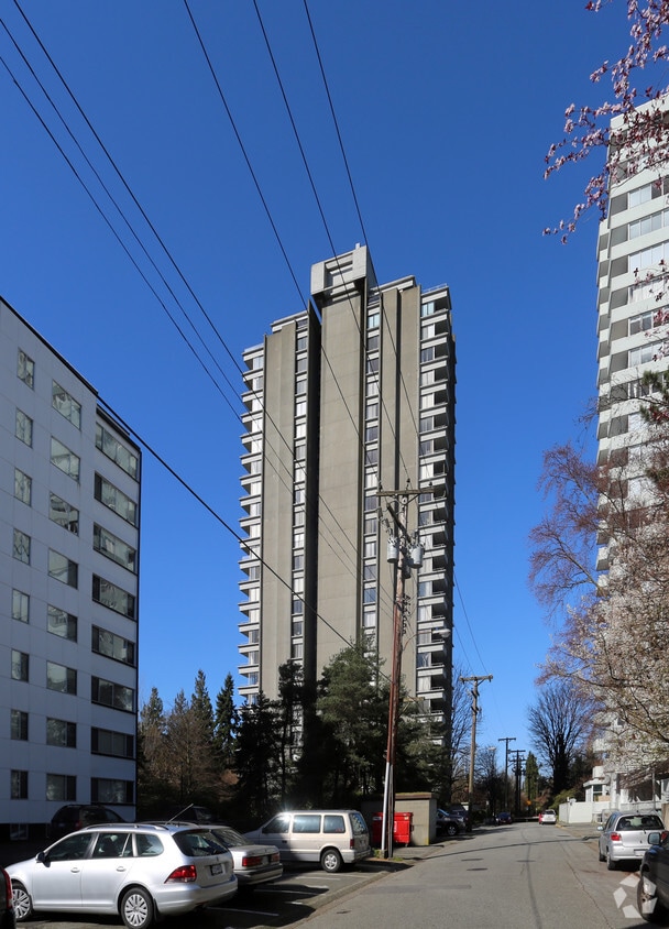 2075 Comox St, Vancouver, BC V6G 1S1 Apartments 2075 Comox St