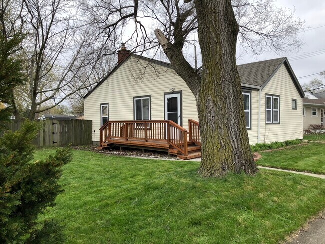 Building Photo - 14692 Chesterfield Ave