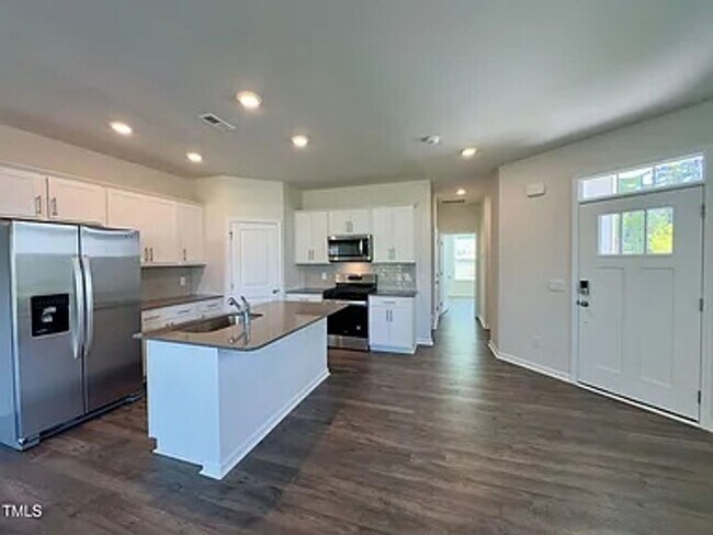 Building Photo - 1823 Hinesley Dr