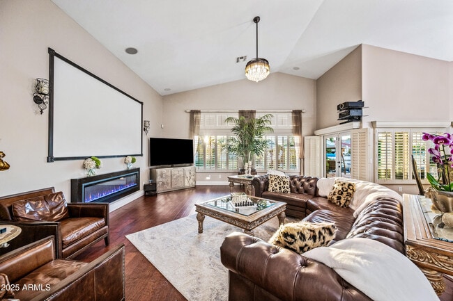 Building Photo - 1817 E Willow Tree Ct