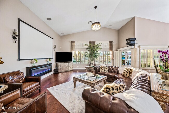 Foto del edificio - 1817 E Willow Tree Ct