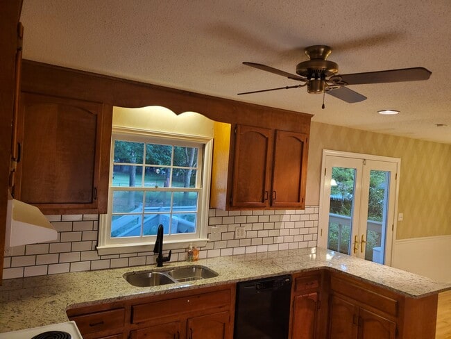 Photo - 105 Vermont Dr House