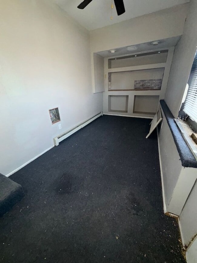 Building Photo - 421 1/2 N Nesmith Ave