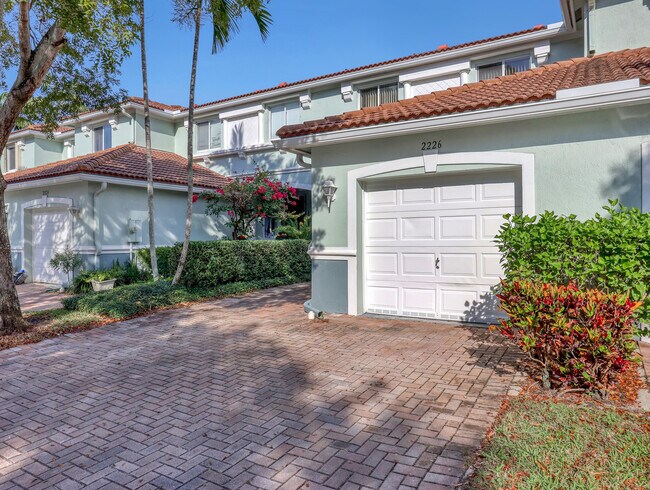 Foto del edificio - 2226 Oakmont Dr