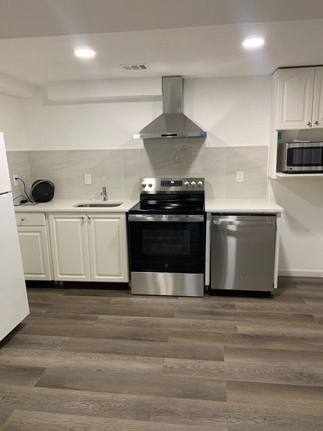 Foto del edificio - 4807 Poplar Dr