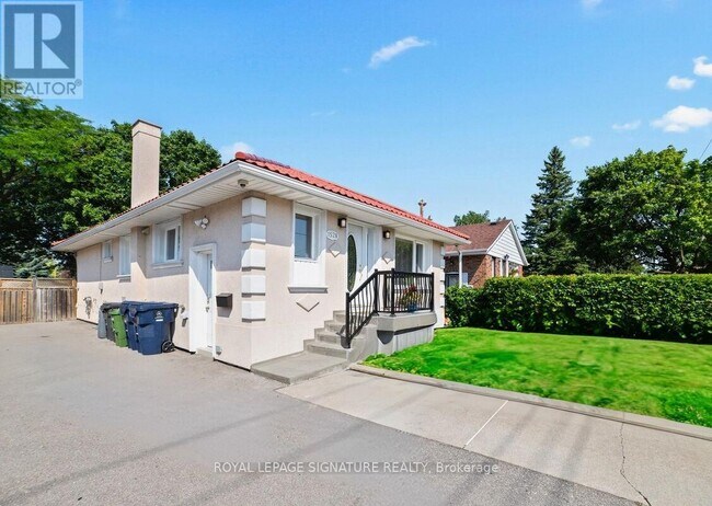 Photo du bâtiment - 1528 Pharmacy Ave