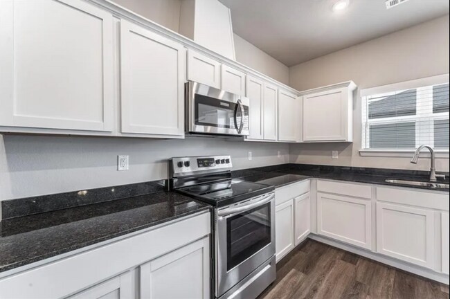 Foto del edificio - Comfort & Space in Bentonville – 4Bedroom ...