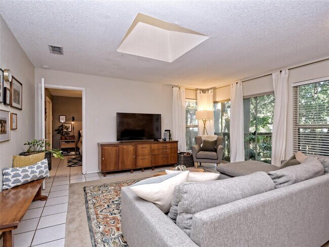 Building Photo - 8121 Ceberry Dr