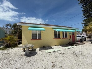 Building Photo - 8050 Bayshore Dr