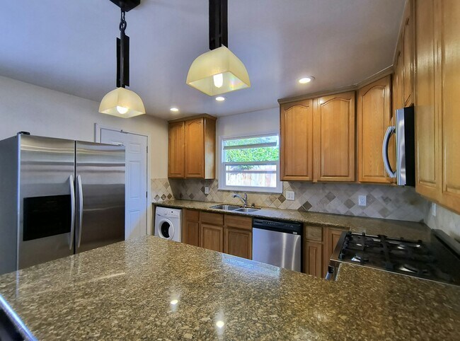 Photo - 1615-1617 D St, Unit 1615D House