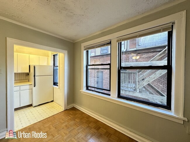 Building Photo - 701 W Belmont Ave