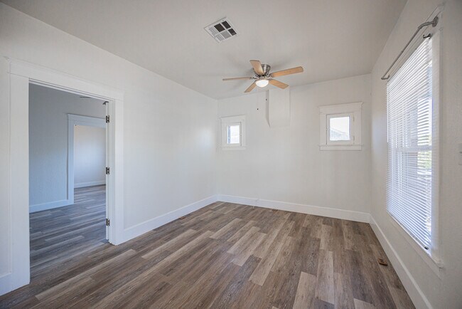 Building Photo - 831 N 10th St