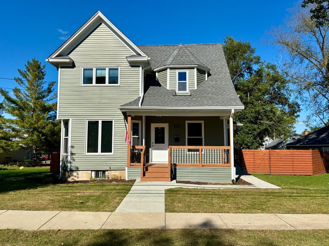 Foto principal - 473 E Elm St