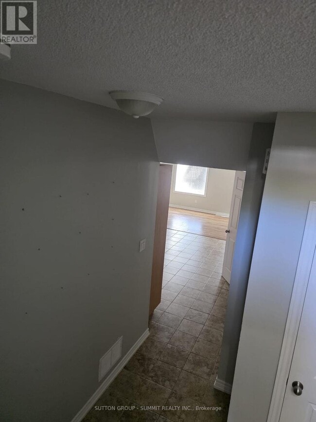 Building Photo - 329 Edgehill Dr