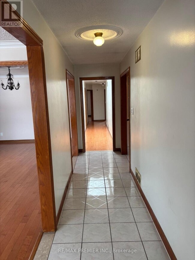 Building Photo - 37 Irwin Rd