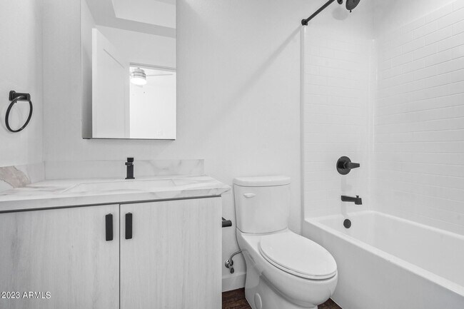 Foto del edificio - 406 E 7th St