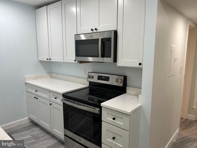 Foto del edificio - 5823 Royal Ridge Dr