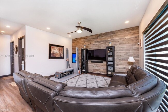 Building Photo - 5 br, 4 bath House - 15982 SW 136th Ter