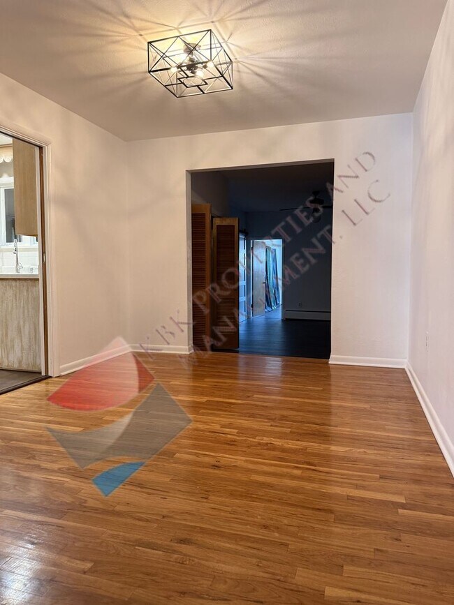 Foto del edificio - 82 Monterey Ave