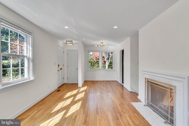 Building Photo - 1307 Bayliss Dr