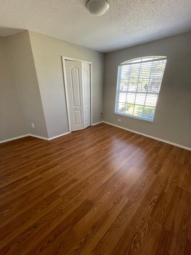 Foto del edificio - 554 Lake Cypress Cir