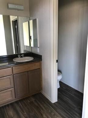 Foto principal - Upgraded Eldorado Condo - End Unit