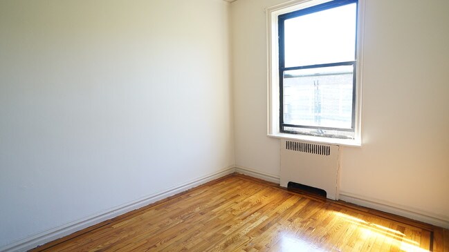 Building Photo - 1755 Clay Ave