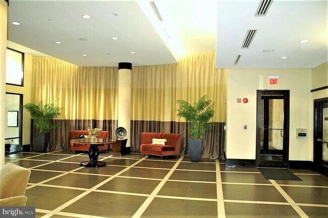 Foto del edificio - 4500 S Four Mile Run Dr