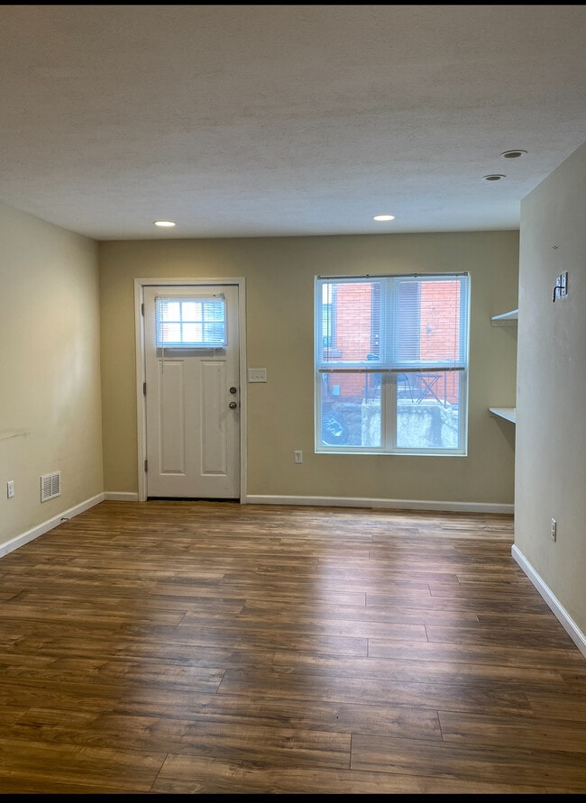 Building Photo - 3949 Clement Way