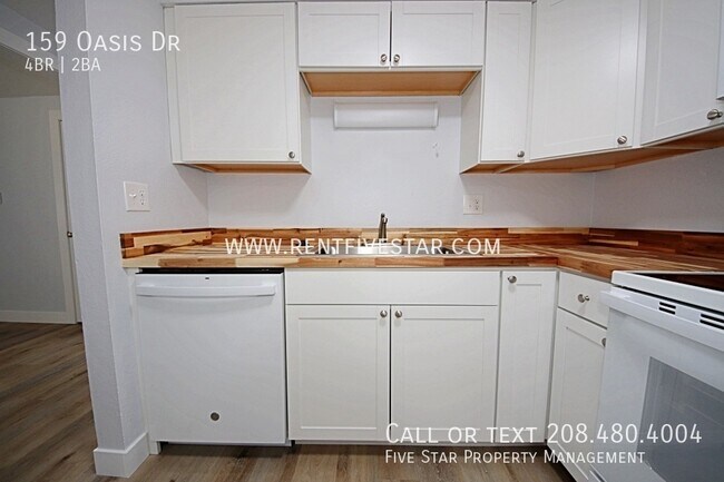 Foto del edificio - 159 Oasis Dr