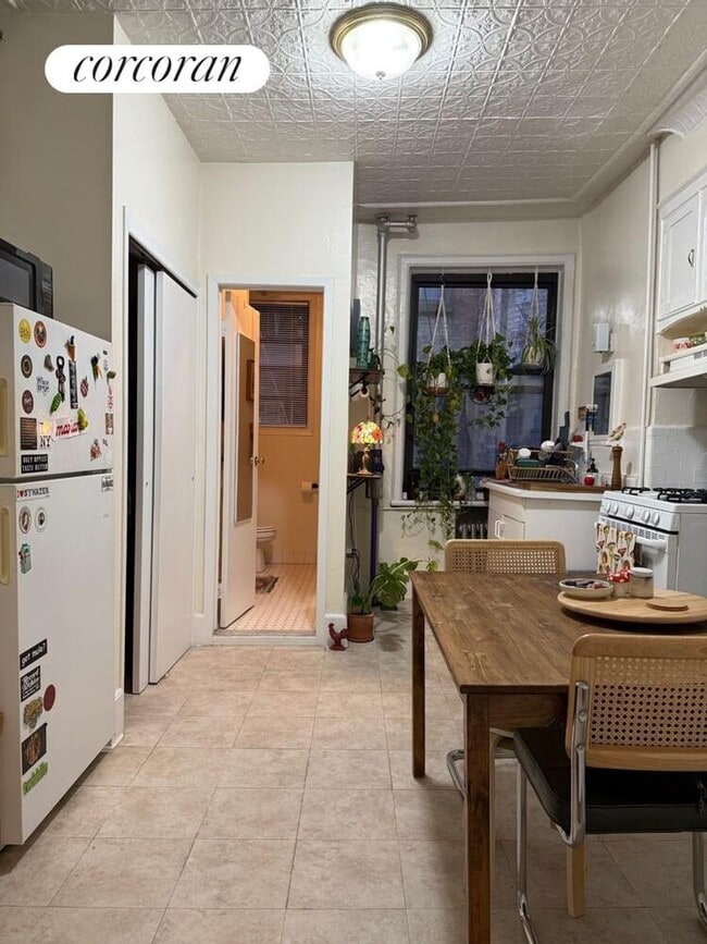 Foto del edificio - 532 W 50th St