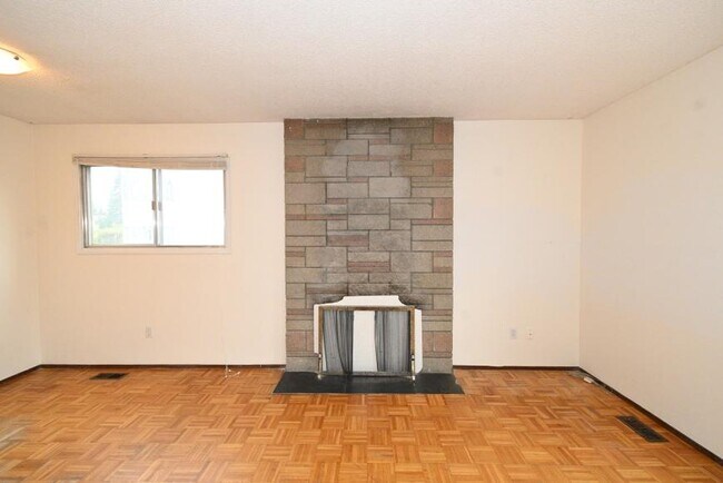 Photo du bâtiment - 3 bedroom in Prince George BC V2M 4P6