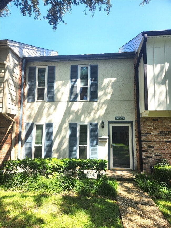 Building Photo - 10352 Longmont Dr