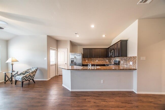 Foto del edificio - 14063 Lake Cres Dr