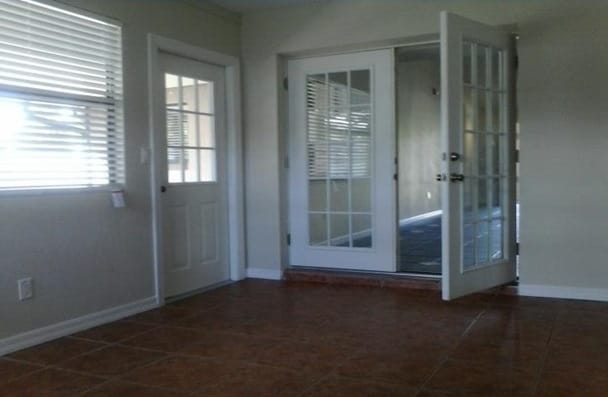 Primary Photo - 86 Bayside Dr