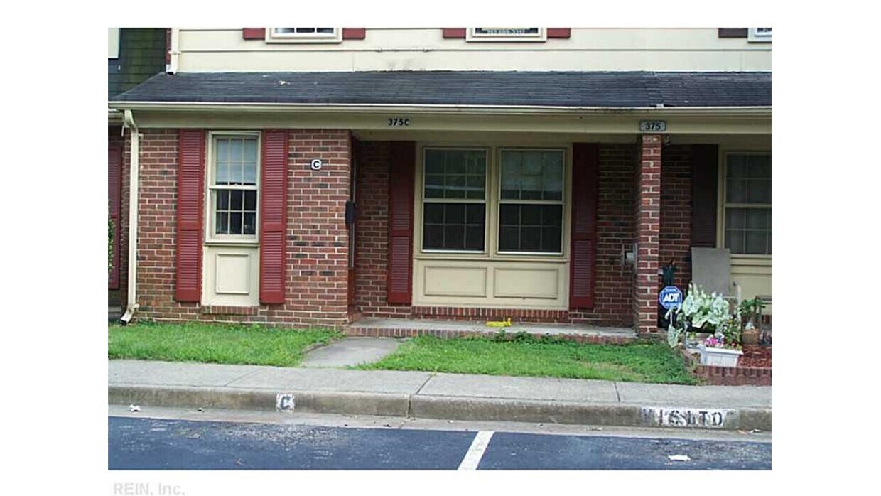 375 Circuit Ln, Newport News, VA 23608 Townhome Rentals in Newport