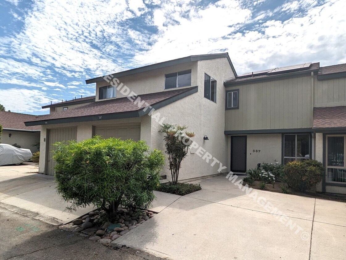 Foto principal - Charming North Escondido Townhome Near Rei...