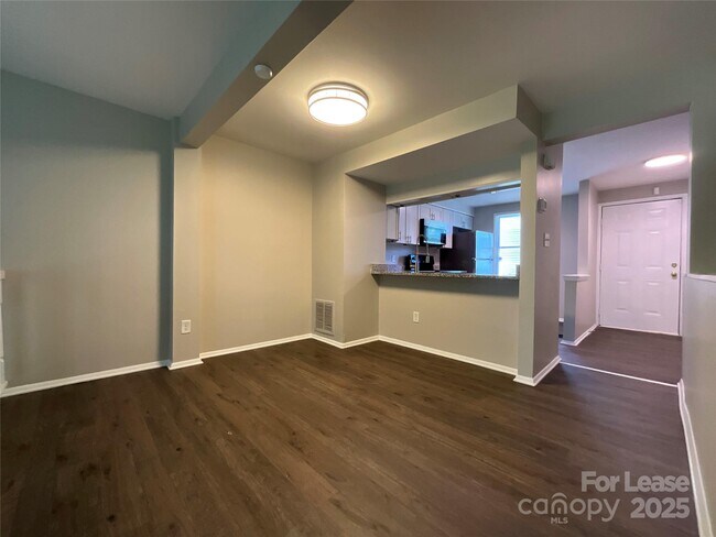 Building Photo - 7305 Pebblestone Dr