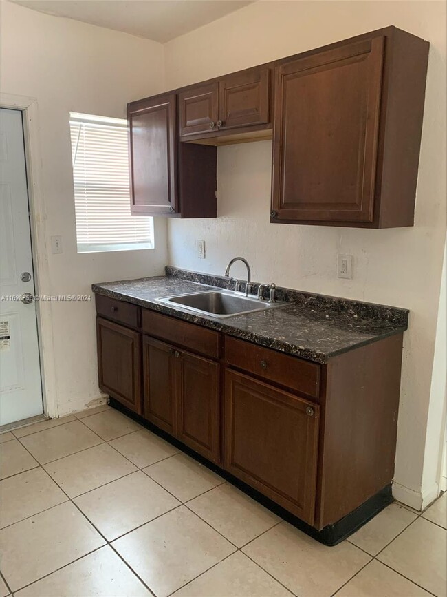 Foto del edificio - 632 NW 14th Terrace