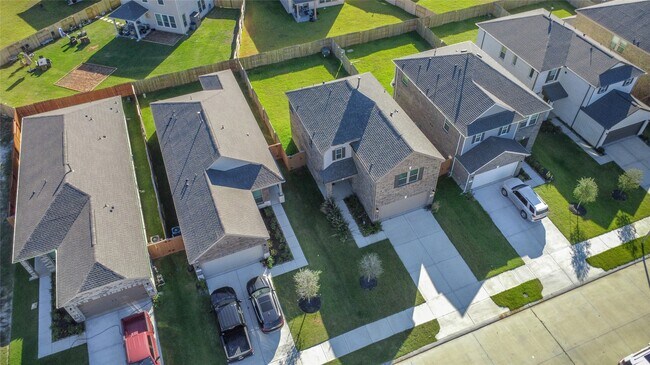 Building Photo - 4852 Sun Fls Dr