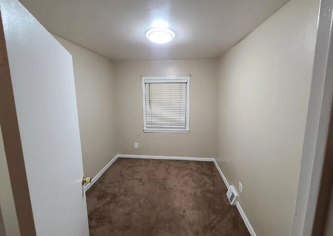 BedRoom_4 - 8708 Hargrave St