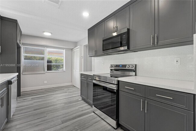 Foto del edificio - 3303 NW 37th Ave