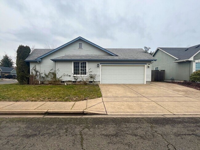 Foto del edificio - 3 Bed, 2 Bath House with Attached Garage