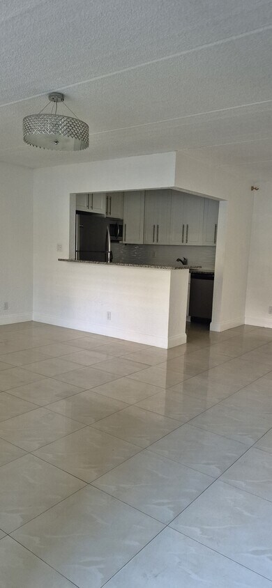 Foto principal - 2100 Springdale Blvd