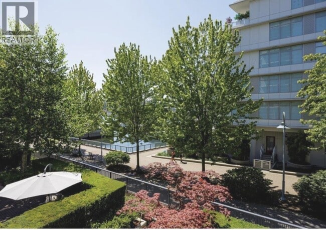 Building Photo - 633 Kinghorne Mews