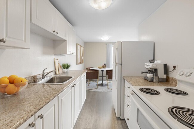 Photo du bâtiment - 1450-1500 Beckworth Ave