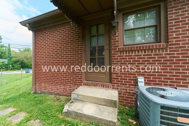 Building Photo - 2025 E 61st St