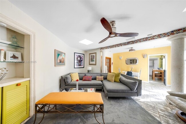 Building Photo - 1840 Tigertail Ave