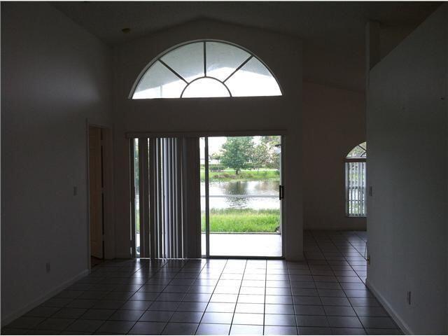 Foto del edificio - 1743 Barnstable Rd